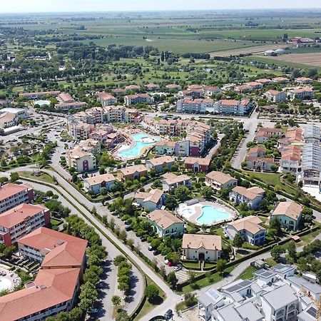 Altanea Apartments Con Piscina Caorle Exteriör bild