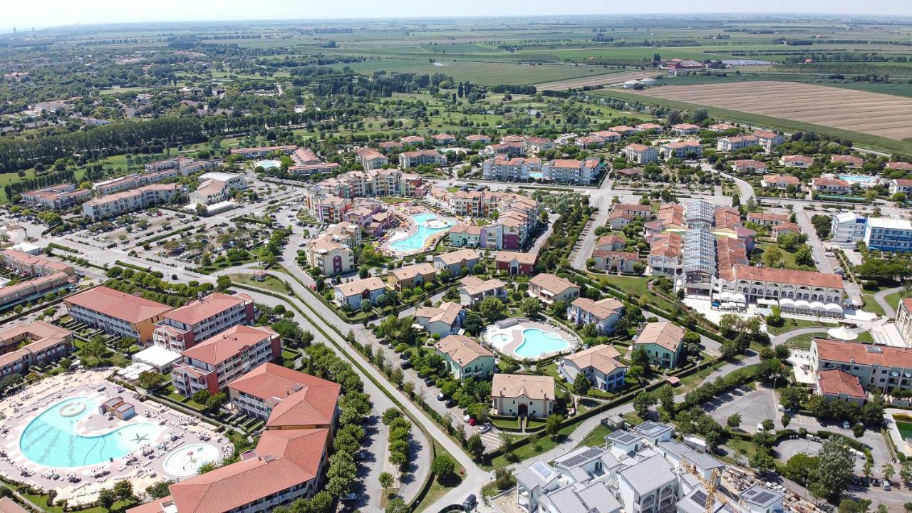 Altanea Apartments Con Piscina Caorle Exteriör bild