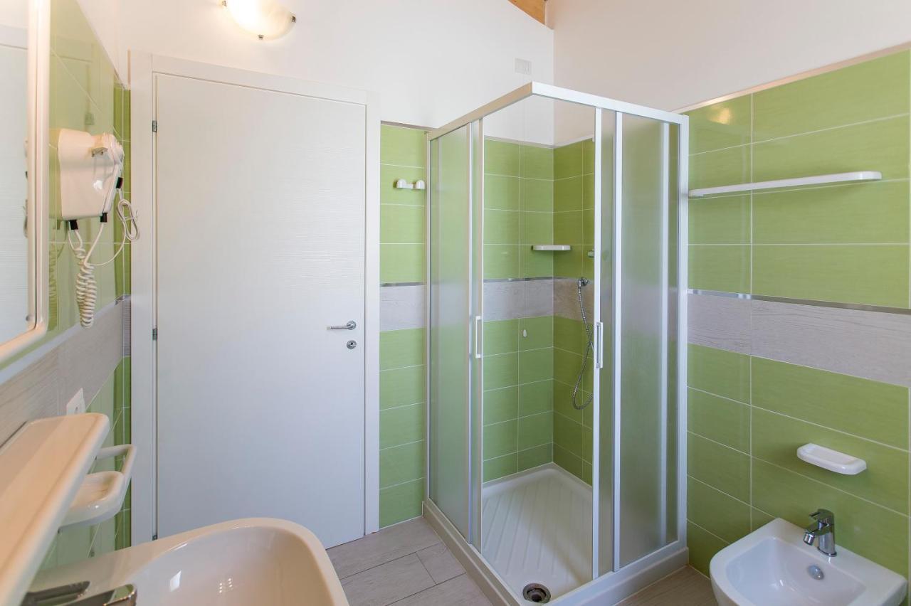 Altanea Apartments Con Piscina Caorle Exteriör bild