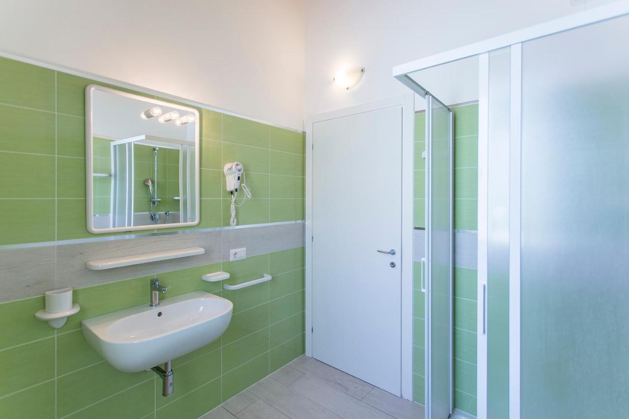 Altanea Apartments Con Piscina Caorle Exteriör bild