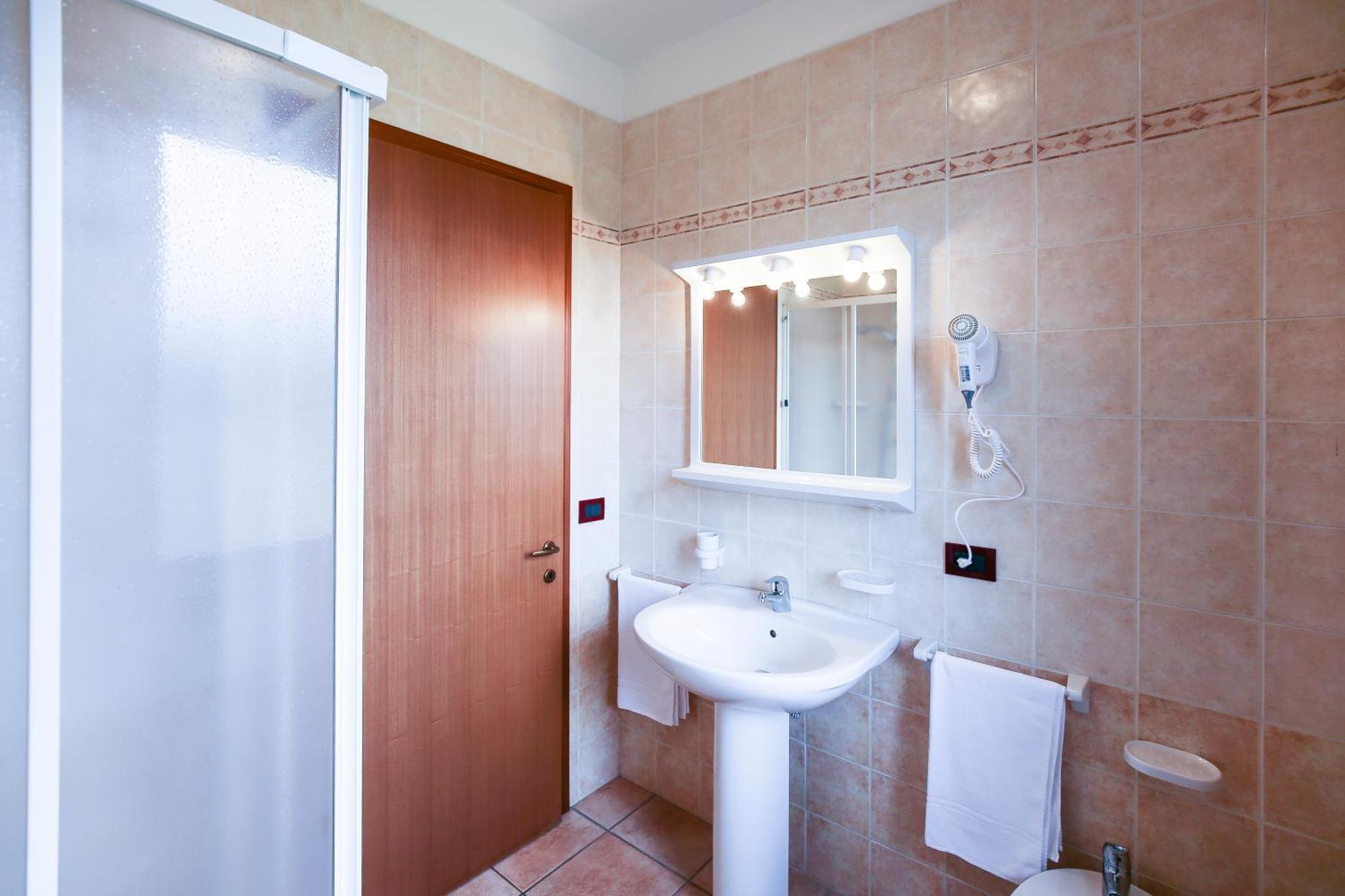 Altanea Apartments Con Piscina Caorle Exteriör bild