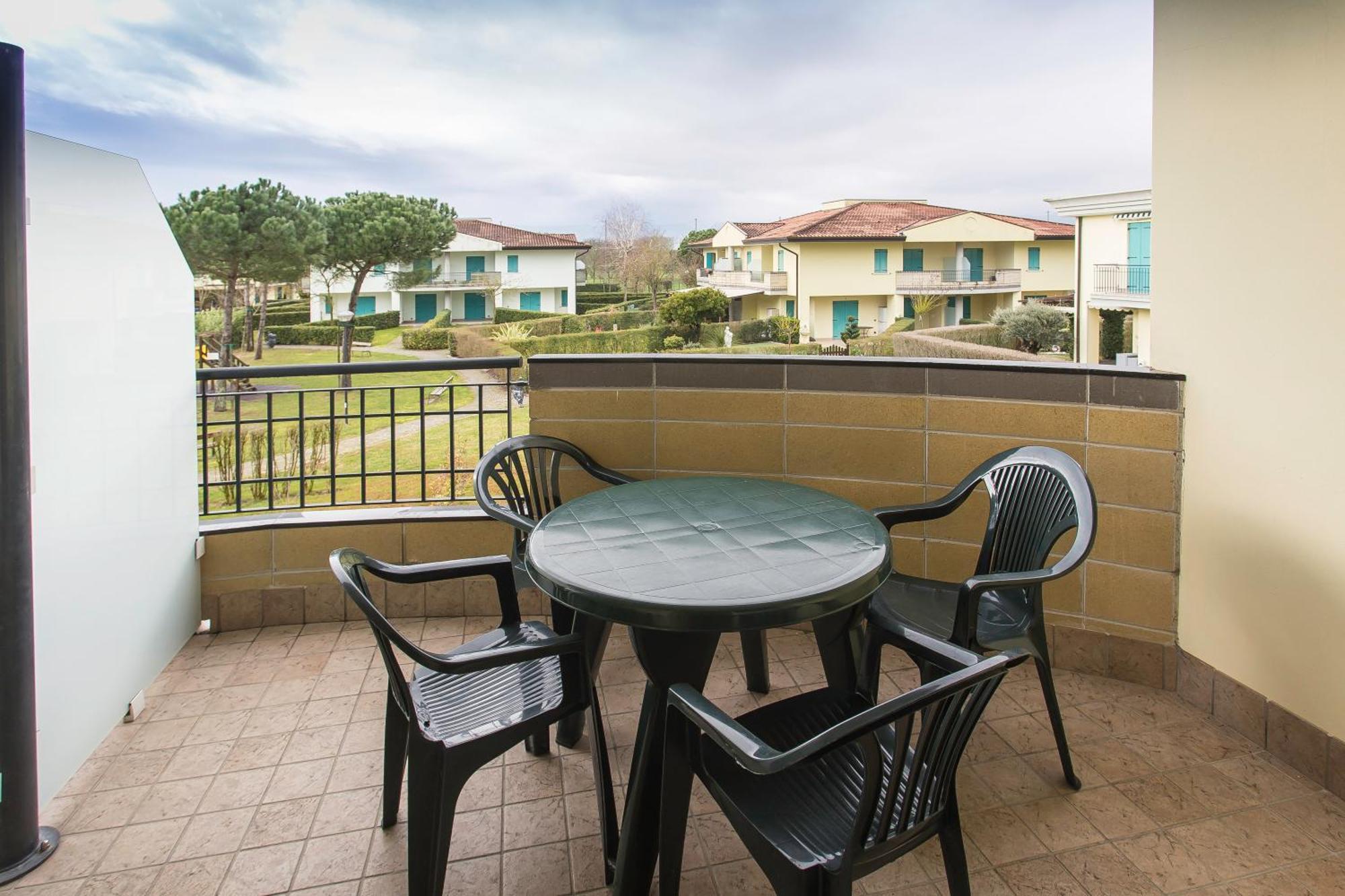 Altanea Apartments Con Piscina Caorle Exteriör bild